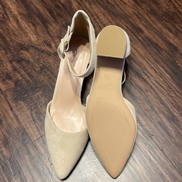 Suede Pointed Toe Ankle Strap Block Heel Dress Shoe. Size 7.5 NWB - Picture 3 of 3